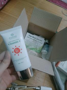 Product Review of KEM CHỐNG NẮNG VITAMIN C (Tặng nước hoa) PHÙ HỢP VỚI MỌI LOẠI DA Skincare Nữ Làm Đẹp Da from đ** c**i n** v** n** 0