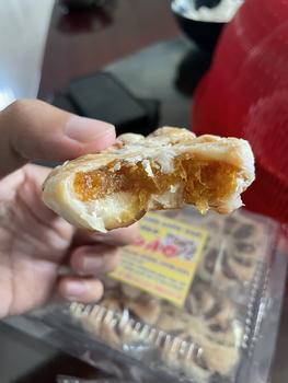 Product Review of bánh khóm hoa mai-  # ít đường- hương vị dứa -  Hữu cơ # Đào bánh khóm vị chua ngọt không gmo banh bánh abc ăn cùng from h**5 2