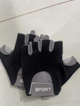 Product Review of Găng Tay Sport Tập Gym Nữ Chống Trượt Tập Yoga, Gym, Goft, Đạp Xe, Đệm Silicon Cao Su Chống Trơn from M** N**n 0