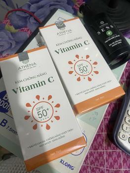 Product Review of KEM CHỐNG NẮNG VITAMIN C (Tặng nước hoa) PHÙ HỢP VỚI MỌI LOẠI DA Skincare Nữ Làm Đẹp Da from T** T**_ b**h b** 1