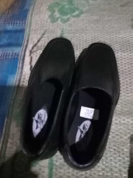 Product Review of Sepatu Pantofel Karet ATT AB 380 Hitam Kerja Flat Shoes Pria from K**y 1