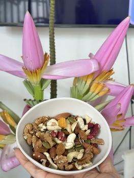 Product Review of Gạo Lức Sấy Rong Biển chín ăn liền  Không Chiên Snack Ăn Vặt Thức Ăn from T**n T**n 2