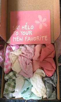 Product Review of Set Combo HỘP 10 dây cột tóc Scrunchies - COMBO TIẾT KIỆM (dây buộc tóc đủ loại vải: Nhung, lụa, hoa nhí,..) - Tặng hộp ruy băng from J**7 0