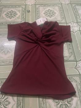 Product Review of Áo Thun Nữ Xoắn Kiểu Dáng Ôm Chất Vải Thun Tăm Thoáng Mát Co Giãn Thoải Mái Top from l**0 0