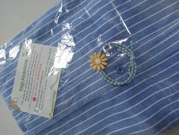 Product Review of Áo Sơ Mi Nữ Kẻ Sọc Vừa Trẻ Trung 1 Túi Thêu, Sơ Mi Chất Đũi Xược Mềm Mại, Thấm Hút Mồ Hôi Freesize TiQi Clothing áo sơ mi sọc cá tính somi han quoc from V** N**n 0