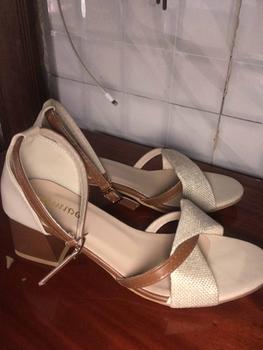 Product Review of Giày sandal gót dày phong cách cổ tích mùa hè 2025 phong cách mới thoải mái và đa năng nhẹ nhàng gót vừa cao gót La Mã khóa cao gót Nữ Nhung from C**y u**g 0