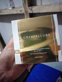 Product Review of Crystallure Supreme Revitalizing Rich Cream 50 g - Skincare Moisturizer Pelembab Wajah dan Perawatan Wajah Anti Aging (Day Cream and Night Cream) with Gold Peptide Crystals, YouthGlow Active, dan SPF 35 PA +++ from A**u 0
