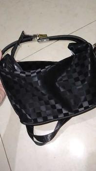 Product Review of Akaci store | KARLA Tas Tangan Wanita Tas Selempang Wanita Terbaru 09-8111 from A**🖤 1