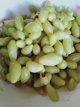 Product Review of องุ่นเม็ดเล็ก ดองเกลือ รสเปรี้ยวเค็ม แซ่บๆ from D** 1