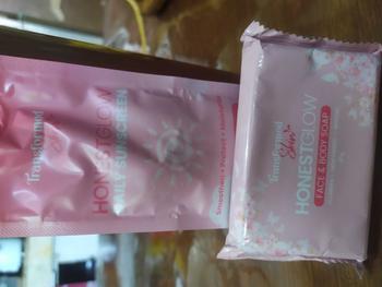 Product Review of Honest glow daily sunscreen spf50 uva/uvb protection 50g from L**U 1