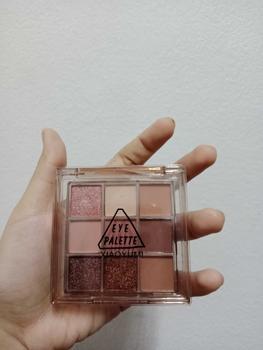 Product Review of อายแชโดว์ 9สี Eyeshadow พาเลตอายแชโดว์กันน้ำ พาเลทอายแชโดว์ 9สี เนื้อกลิต​เตอร์​ สีสวย Glitter from p**g 1