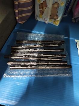 Product Review of Mai Ou Li 3D ปากกาเขียนคิ้วหลายเอฟเฟกต์ แปรงเขียนคิ้วหมุนได้สองหัว มีให้เลือก 5 สี กันน้ำ และทนทาน ปากกาเขียนคิ้วทรงสามเหลี่ยมไม่ใช่เรื่องง่ายสำหรับผู้เริ่มต้นที่จะเลอะ ปากกาแต่งหน้า เจลแท่งเหลว ติดทนนาน กันรอยเปื้อน from F**n T**n 0