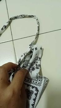 Product Review of ผ้าโพกผมผ้าไหมญี่ปุ่น (ผ้าสามเหลี่ยม) from 1**i 2