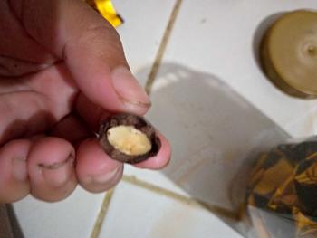 Product Review of Dking coklat almond isi 4 toples ( COD )  kacang almond utuh lapis coklat from R**i p**h 1