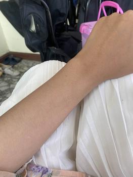 Product Review of ครีมอีผ่อง กล่องดำ 1 กล่องมีครีม2กระปุกกับสบู่ 1 ก้อน สกินแคร์ from W**e 1