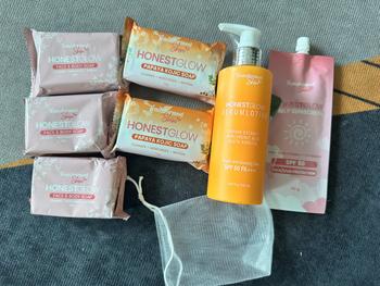 Product Review of Honest glow daily sunscreen spf50 uva/uvb protection 50g from M**Z 2