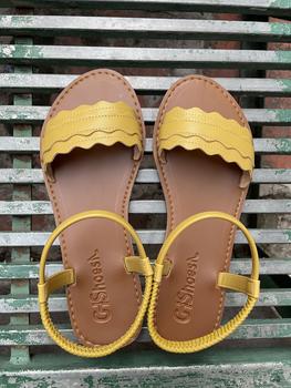 Product Review of GHShoes VD03 - Giày sandal nữ quai lượn sóng mũi tròn đi học đi chơi DéP đi chơi đi làm Chân đế phẳng (1 cm trở xuống) Dép xăng đan Jean Đế Bằng dép  nữ ngang thấp 1402 from L** M** 0