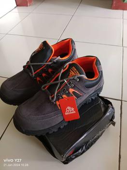 Product Review of sepatu safety pria ujung besi double suede cream tan brown boots karet sepatu Kerja Shoes Hitam Black from ** 0