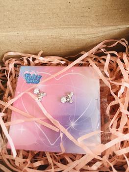 Product Review of Fairybaby ต่างหู Miss Bow ต่างหู ขนาดกระทัดรัด น่ารัก รูปโบว์สีเงิน ห้อยตุ้งติ้งเพชร สีขาว เล่นแสง สะดุดตา from 重**🇳 0