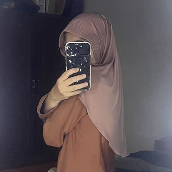 Product Review of Kiswah - Hijab Instan Hamidah Pinguin Lembut Nyaman Size  M from l**a 3