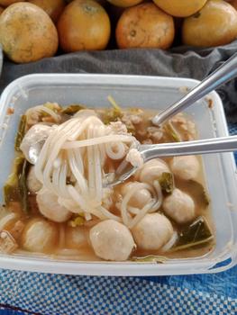 Product Review of ก๋วยจั๊บอุบล มาแซ่บ10แถม2รสดั้งเดิม(มีหมูยออบแห้ง)ห่อใหญ่เส้นนุ่ม น้ำซุปหอมนัวร์เครื่องแน่น from j**P 3