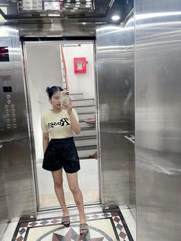 Product Review of [VEO'S ] Roses Top - Áo Len Montoghi Nữ Mùa Hè Thiết Kế Ngắn Tay Form Ôm Mỏng Nhẹ Màu Xám, Xanh, Vàng, Hồng Đính Khuy Hoa Hồng Đi Làm Đi Chơi Veo's from L** N**c D**m 0