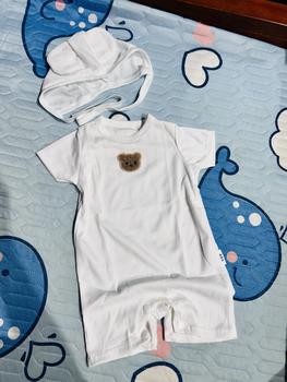 Product Review of [Kèm mũ] Bodysuit dài tay cho bé Đính Gấu, body dài tay cho bé gái bé trai chất Tăm gân mẫu quần áo sơ sinh 0-12M Jumpsuit Kem from P**n T**o 🖤** 0