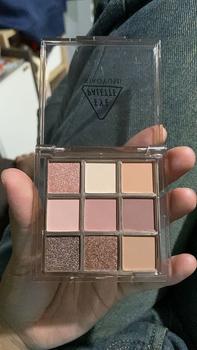 Product Review of อายแชโดว์ 9สี Eyeshadow พาเลตอายแชโดว์กันน้ำ พาเลทอายแชโดว์ 9สี เนื้อกลิต​เตอร์​ สีสวย Glitter from J**n C**k 2