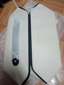 Product Review of 【พร้อมส่ง】ที่เก็บเครื่องสำอางหนัง กระเป๋าใส่อุปกรณ์อาบน้ำหญิง กระเป๋าเครื่องสำอางผู้หญิง from T**🐬 0