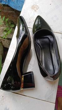 Product Review of Giày Cao Gót 3p Da Bóng Sai 35-42 Fom Chuẩn Đế Cao Su Chống Trơn - Shoes Jean from Đ**n T** N**c T**o 0