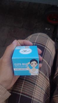 Product Review of Kem Nách Gluta Milk ( Kèm Chai Sịt khử mùi 10 ml) from T**4 1