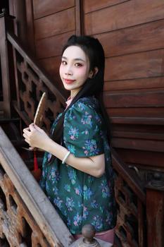 Product Review of Set áo kèm CHARM TUA RUA có lót + quần lụa xuông from T**y 1