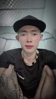 Product Review of Bộ Quần Áo Thể Thao Nam Nữ Kẻ Thêu Chữ Ngực from D**🦩 0