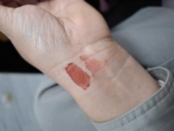 Product Review of (ซื้อ 1 แถม 1) OUKEYA มิลเลอร์ ลิปกลอส OUKEYA MIRROR LIP GLAZE from B** 3