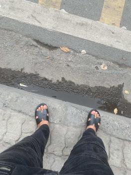 Product Review of Dép Nam quai ngang bản da sần chữ [H] full đen .sang xịn mịn DéP Sandal Đế Bằng Cao Su Nhung Đồng from C** c** h** d**. 0