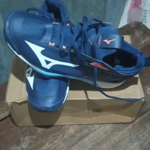 Mizuno Sepatu Volly Momentum Elite Mid Grade Ori Impor Unisex Nyaman untuk Volly & Badminton Tersedia Ukuran 40-46