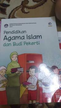 Product Review of Buku Agama Islam Kelas 3 Edukasi, Pendidikan Agama Islam dan Budi Pekerti, Revisi 2018 Kementrian Pendidikan dan Kebudayaan RI untuk SD/MI from R**h 0
