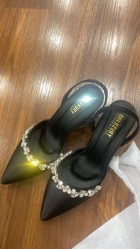 Product Review of Giày gót nhọn bít mũi viền đá . Gót 7cm quai chun co giãn Nữ DéP from L** L** L** ** B** Đ** T** 0