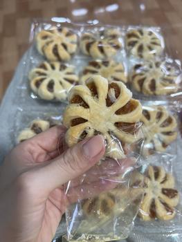 Product Review of bánh khóm hoa mai-  # ít đường- hương vị dứa -  Hữu cơ # Đào bánh khóm vị chua ngọt không gmo banh bánh abc ăn cùng from B**y 0