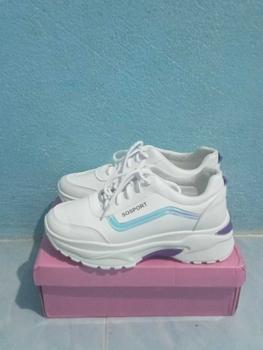 Product Review of COD รองเท้าผ้าใบ รองเท้าวิ่งเสริมส้น 4.5 ซม.ไซส์ 35-42 สไตล์เกาหลี น้ำหนักเบาใส่สบาย สำหรับผู้หญิง from i**🍵 0