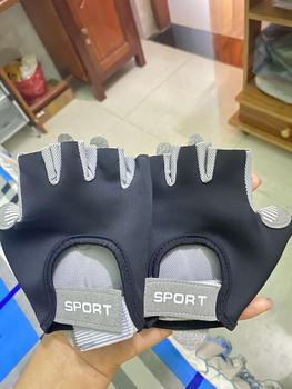 Product Review of Găng Tay Sport Tập Gym Nữ Chống Trượt Tập Yoga, Gym, Goft, Đạp Xe, Đệm Silicon Cao Su Chống Trơn from V**g 🇻** 1