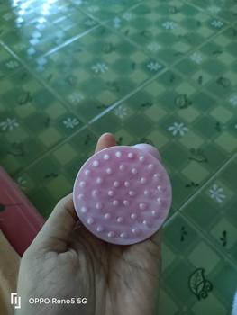 Product Review of แปรงแชมพูซิลิโคน หวีนวดหนังศีรษะ หวีสระผม แปรงนวดตัว แปรงอาบน้ำ แปรงนวดหัวสปา from D**า 2