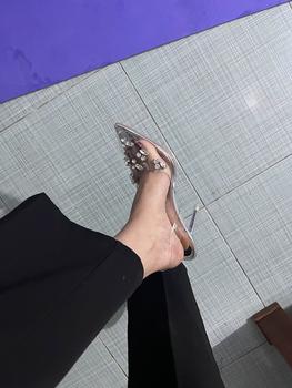 Product Review of LOVIIECORNER GIÀY CAO GÓT MŨI NHỌN SLINGBACK - FORM BÉ - GUỐC NỮ QUAI TRONG ĐÍNH ĐÁ SANG TRỌNG GÓT ĐŨA 9 PHÂN - G240870 from A**? 0