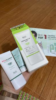 Product Review of (Quà tặng 1 Nước tẩy trang 30ml)Kem chống nắng thuần vật lý cho da nhạy cảm Dr.G Green Mild Up Sun+ SPF50+ PA++++ 50ml from M**w v** H** 0