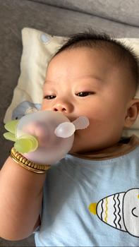 Product Review of (Tặng kèm hộp) Gặm Nướu Cho Bé Sơ Sinh Silicon- Mềm- Kèm Hộp- Hình Gấu Cầm Tay Kem from S**a đ**g 0