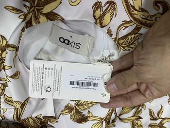 Product Review of Đầm lụa hoạ tiết baroque tay lỡ SIXDO (White Baroque Print Midi Silk Dress) from b**2 0
