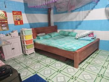 Product Review of Combo 50 tấm xốp dán tường đủ màu kt 70x40 ( Tặng hoa ) from M**h A**❤ 0