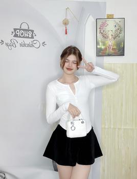 Product Review of Áo Tay Dài Vạt Bầu Ôm Đen / Trắng from G** T** X**h ** 0