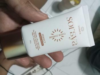 Product Review of กันแดดเปลี่ยนสีโสรญา 1หลอด (ของแท้เจ้าของแบรนด์) SPF50 from จ**ง 1