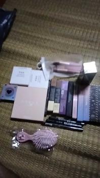 Product Review of อายแชโดว์ 9สี Eyeshadow พาเลตอายแชโดว์กันน้ำ พาเลทอายแชโดว์ 9สี เนื้อกลิต​เตอร์​ สีสวย Glitter from แ**ว แ**ว 2